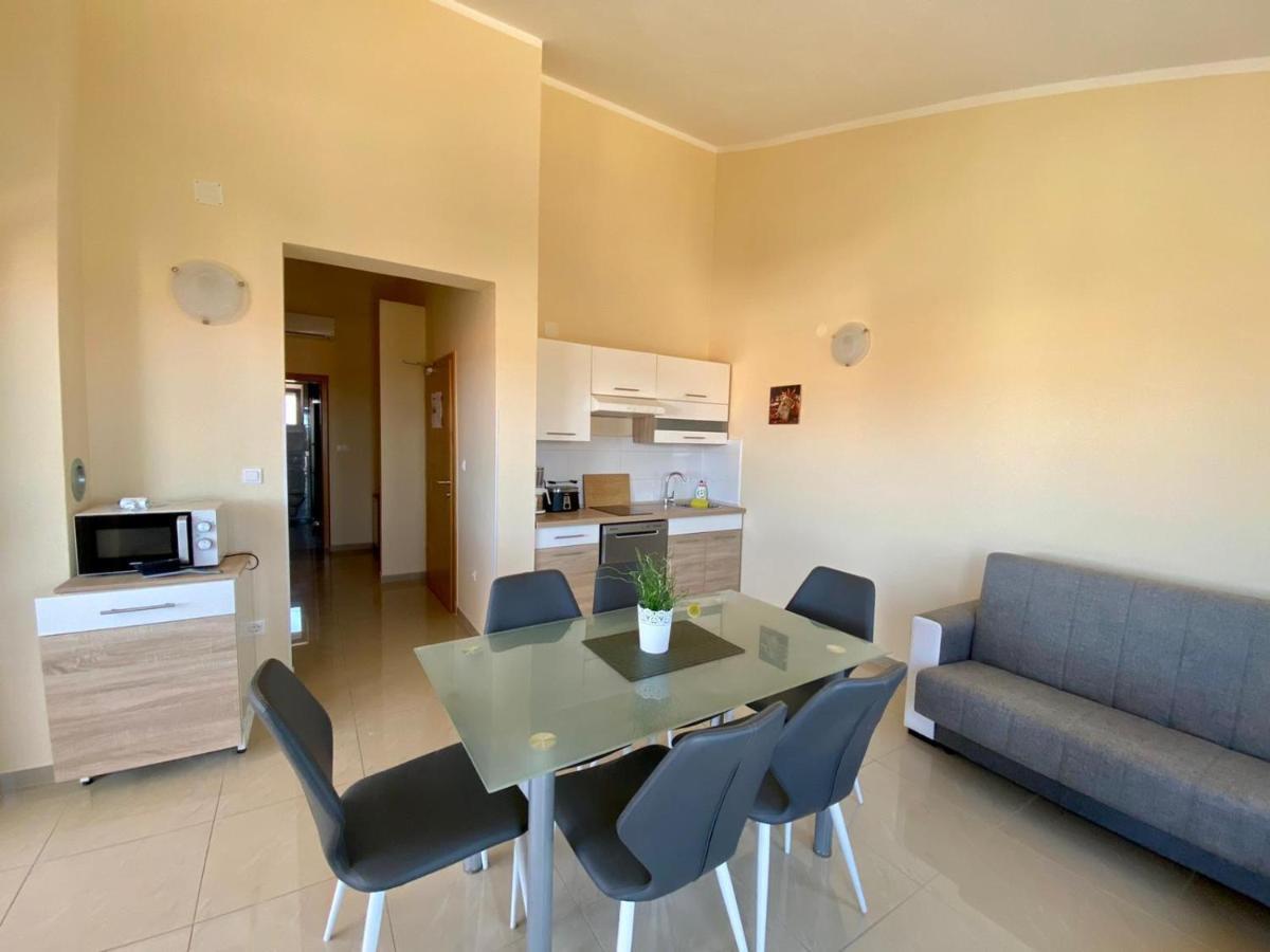Atrium Novalja Appartement Buitenkant foto